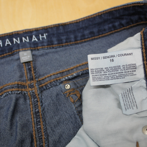 Hannah Woman's 16 Blue Jeans with Embelish Pockets - Picture 3 of 3